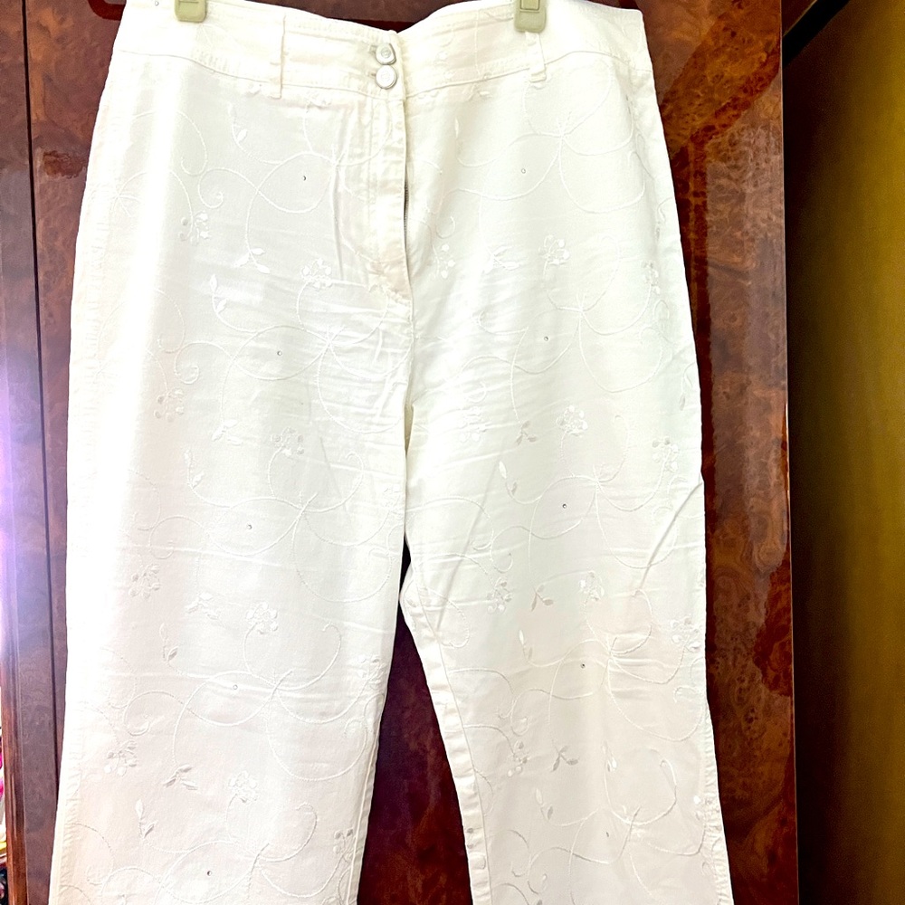 SALE!!!Escada white stretch jeans with decor